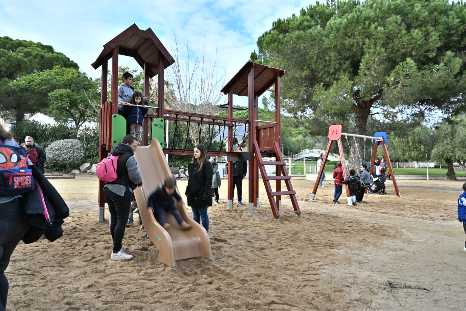 Imatge de la notícia: S’inaugura la nova zona de joc infantil del Parc de Can Preses